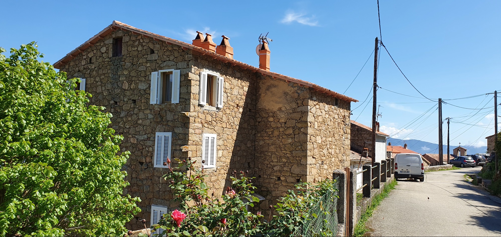 Vista de la casa desde la calle